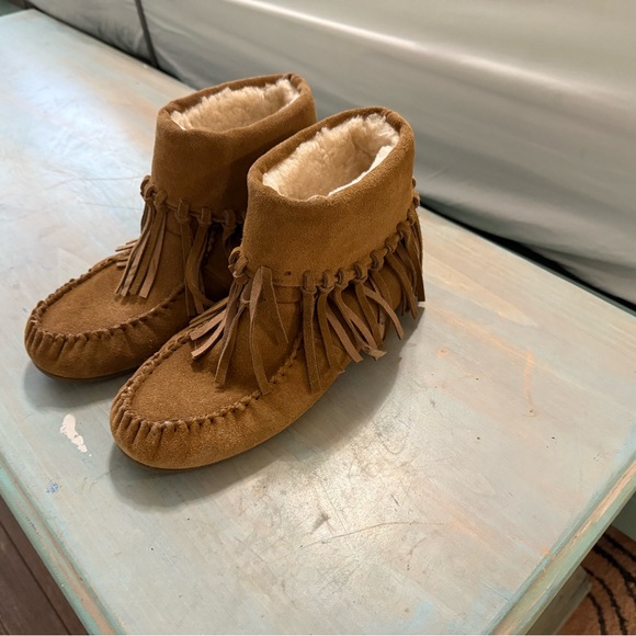Fringed Brown Moccasins for Women - Picture 2 of 3